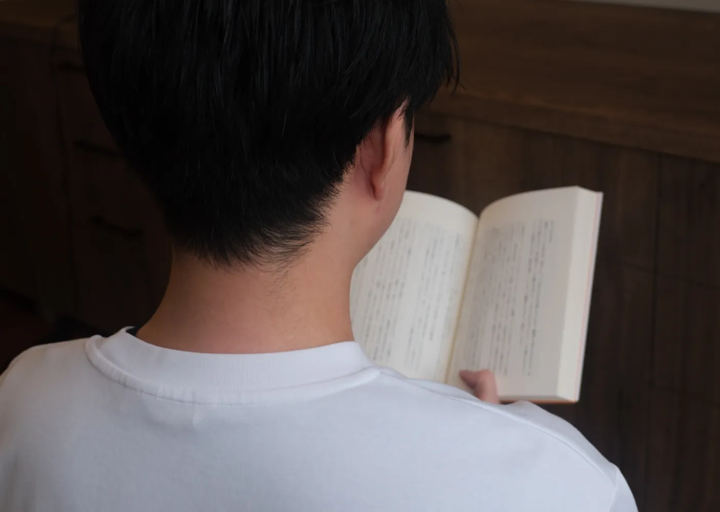 読書をする男性