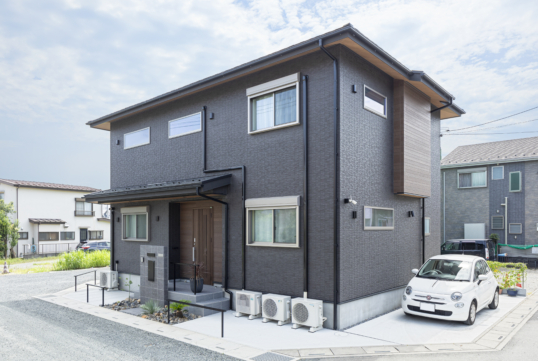 総額コストを念頭に「やりくり」重ねて<br>耐震や間取り、デザインにも高い満足感
